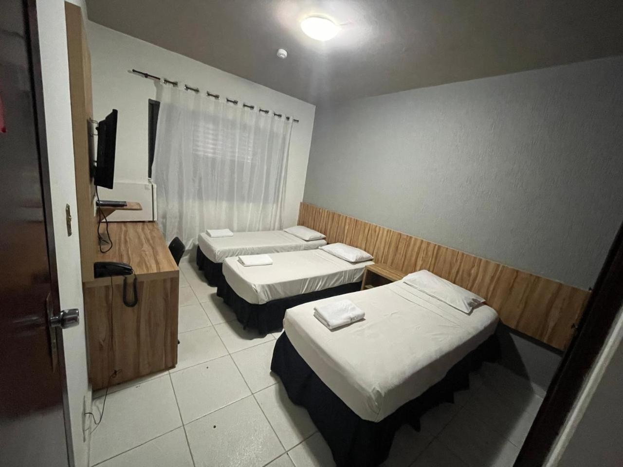 OYO Hotel Serras De Goyaz Bueno, Goiânia Exterior foto A room at a motel in Brazil